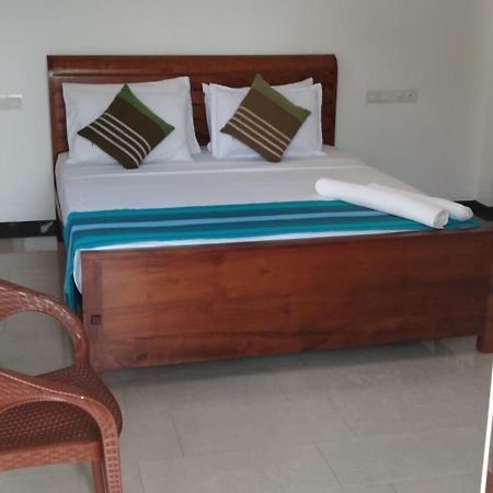 Bed and Breakfast Pick & Go White House Negombo Exterior foto