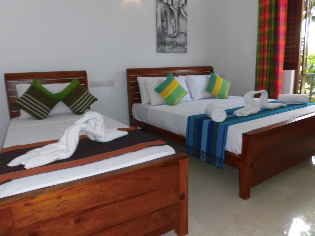 Bed and Breakfast Pick & Go White House Negombo Exterior foto