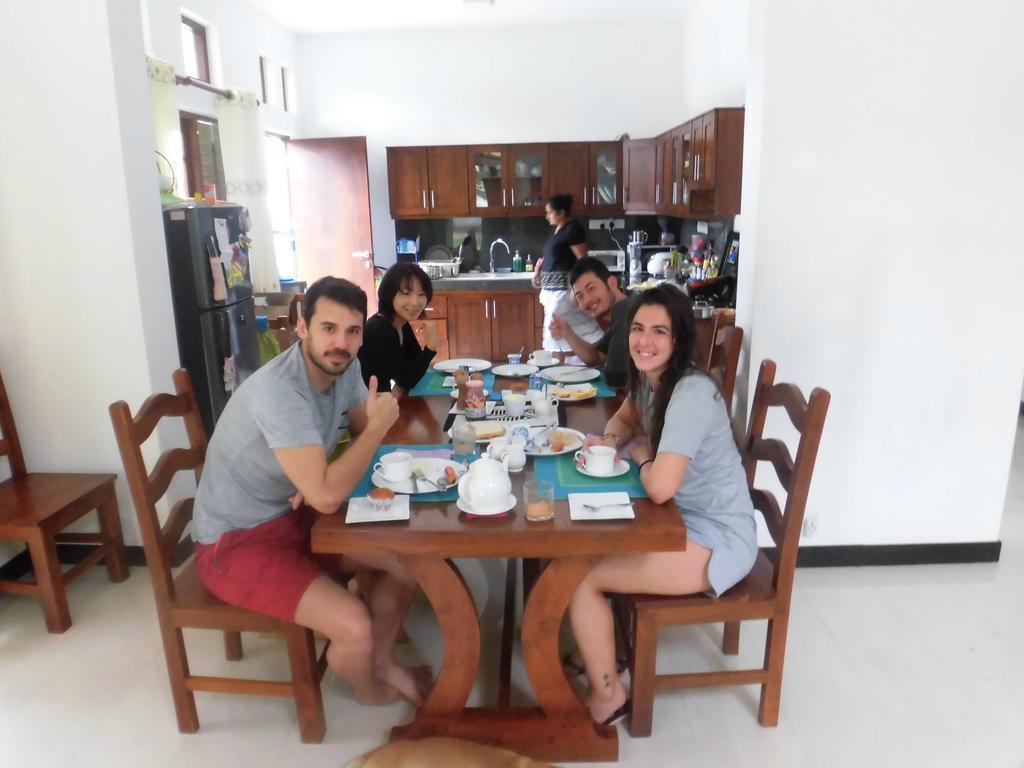 Bed and Breakfast Pick & Go White House Negombo Exterior foto