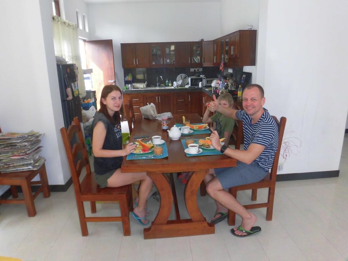 Bed and Breakfast Pick & Go White House Negombo Exterior foto
