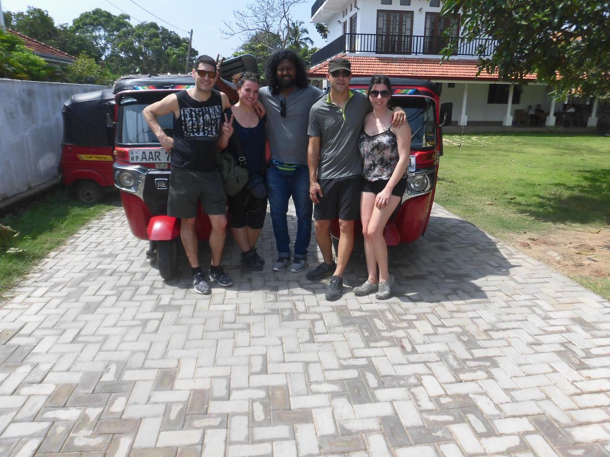 Bed and Breakfast Pick & Go White House Negombo Exterior foto