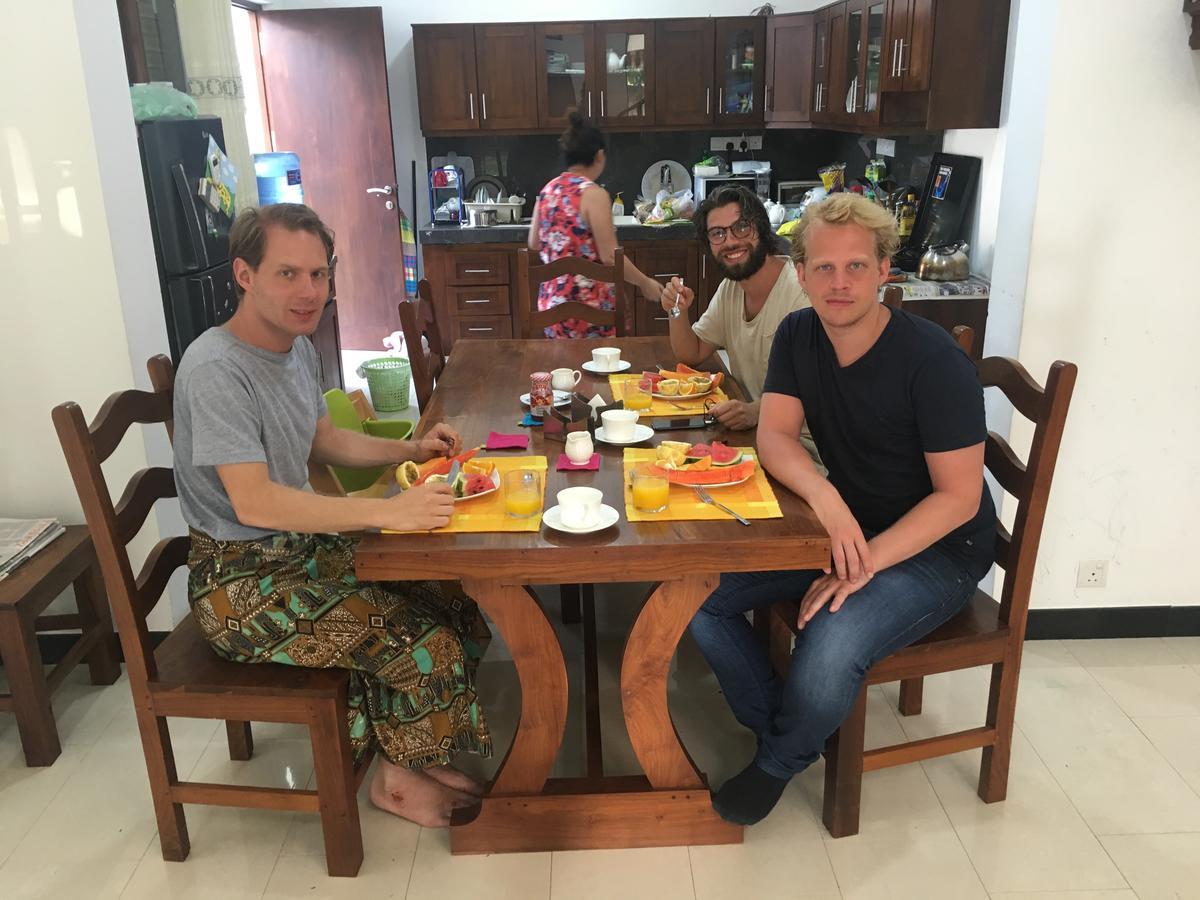 Bed and Breakfast Pick & Go White House Negombo Exterior foto