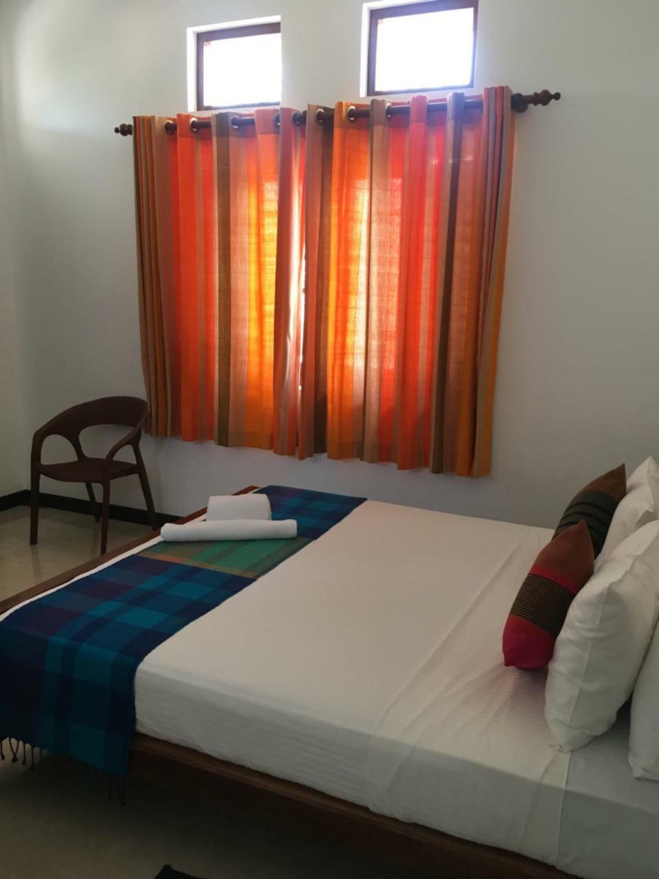 Bed and Breakfast Pick & Go White House Negombo Exterior foto
