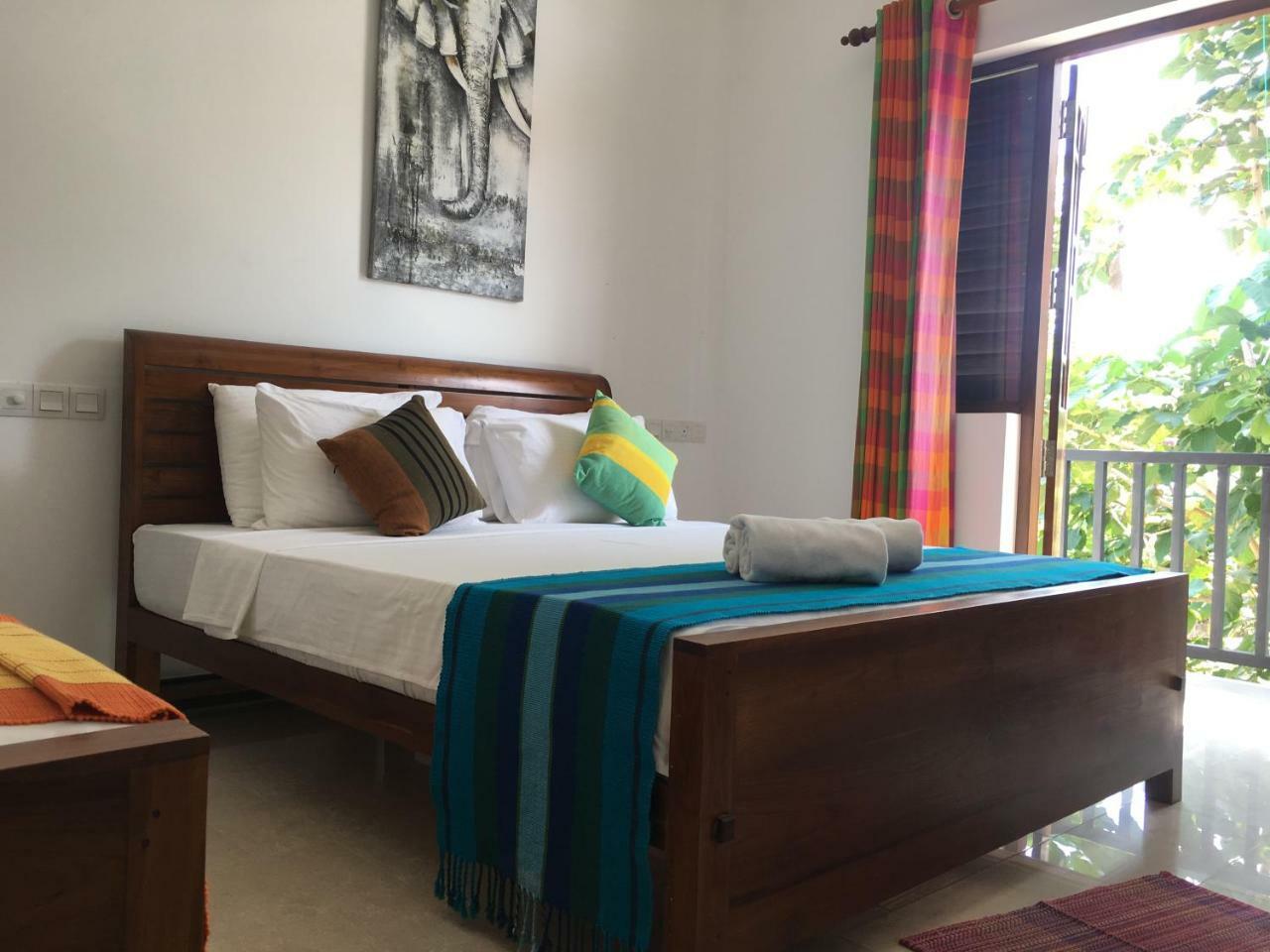 Bed and Breakfast Pick & Go White House Negombo Exterior foto