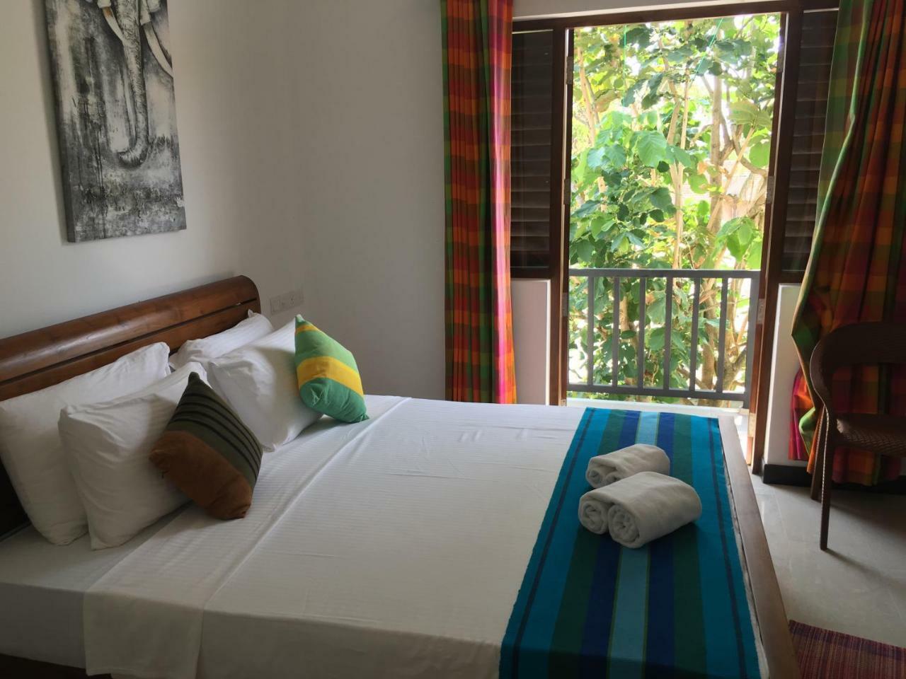 Bed and Breakfast Pick & Go White House Negombo Exterior foto