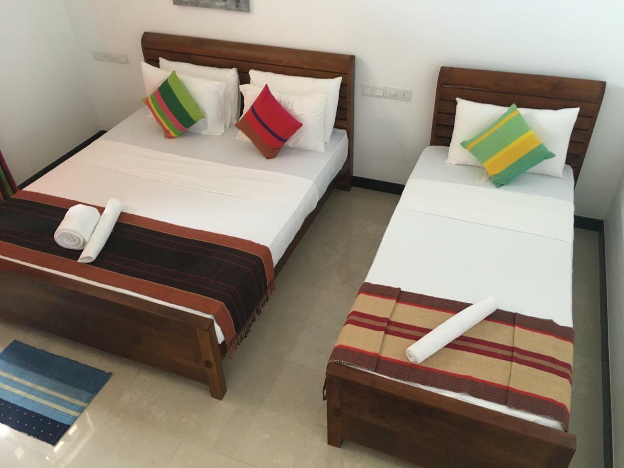 Bed and Breakfast Pick & Go White House Negombo Exterior foto